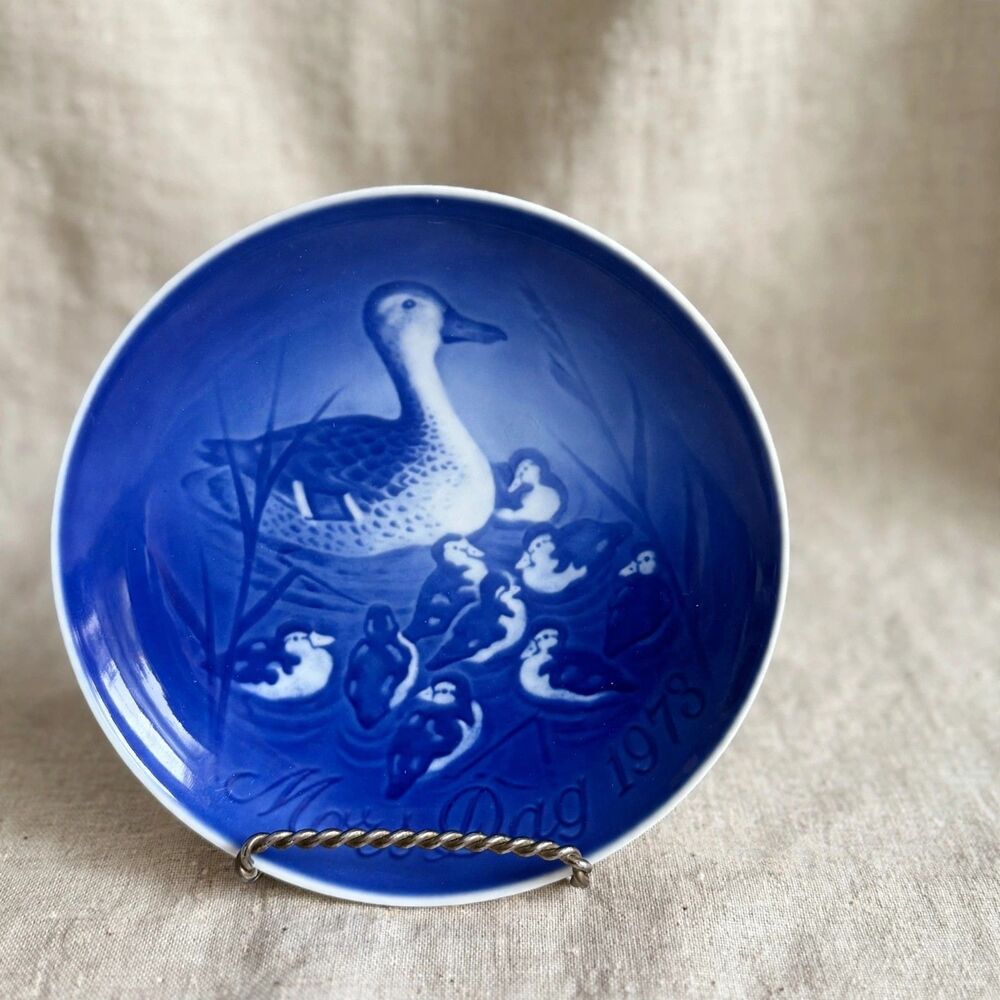 VTG B&G Copenhagen 1973 Mothers Day Plate Duck Ducklings Blue White Denmark